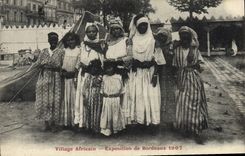 CPA Negre Homme Noir Village africain Exposition de Bordeaux 1907