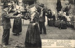 CPA Folklore Auvergne La bourree
