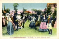 CPA Folklore Une bourree a huit Anciens costumes du Velay