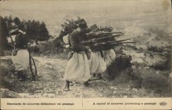 CPA Militaria Escouade de Zouaves defendant un passage
