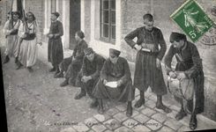 VINTAGE POSTCARD Militaria the police station prisoners