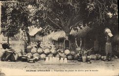 CPA Negre Homme Noir Colonies Africaines Preparation des paniers de manioc pour le marche