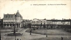 CPA Banque Vitry le Francois La place et la Caisse d'Epargne 