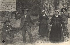 CPA Folklore Auvergne La Bourree Croisement