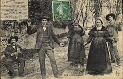 CPA Folklore Auvergne La Bourree Croisement