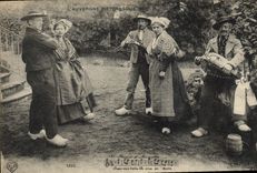 CPA Folklore Auvergne La Bourree 