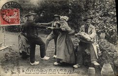 CPA Folklore Auvergne La Bourree 