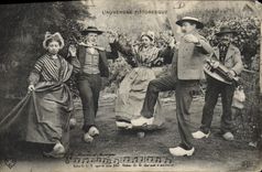 CPA Folklore Auvergne La Bourree 