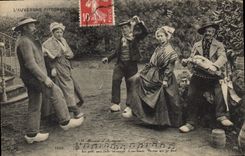 CPA Folklore Auvergne La Bourree 