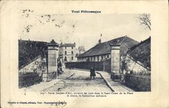 CPA Colombe Colombophilie Toul Porte Jeanne d'Arc A droite le colombier militaire Militaria