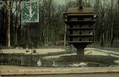 VINTAGE POSTCARD Dove Pigeon fancying Lyon Park of the Gold Head the pigeon one