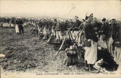 VINTAGE POSTCARD Militaria Armed with Africa Halt of Zouaves