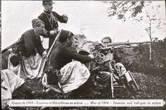 VINTAGE POSTCARD Militaria Zouaves and machine-gun in action