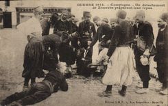 CPA Militaria Compiegne Un detachement de Zouaves preparant leur repas