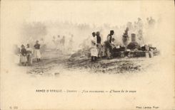 VINTAGE POSTCARD Militaria Armed with Africa Zouaves the hour of soup to the operations