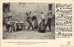 CPA Folklore Auvergne La Bourree 