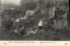 CPA Militaria Spahis marocains dans une ferme