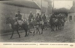 CPA Militaria Une patrouille de Spahis marocains