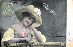 VINTAGE POSTCARD Theater Woman Vera Ladot