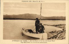CPA Polaire Amerique du Nord sur les fleuves et les lacs du Grand Nord Mgr Breynat et l'un des ses missionnaires Oblats