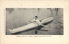 CPA Polaire Amerique du Nord Equimau dans son kayak Peau de lion de mer