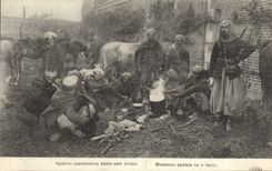 CPA Militaria Spahis Marocains dans une ferme