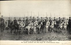 La POSTAL Militaria de la VENDIMIA los spahis saluda el sable la bandera que pasa