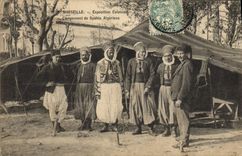 CPA Militaria Marseille Exposition coloniale Campement de Spahis Algeriens