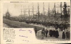 VINTAGE POSTCARD Boat of sin quays of Paimpol the day of the blessing of Goelettes of Iceland