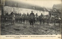 CPA Militaria Spahis Marocains campes dans une ferme a Ribecourt