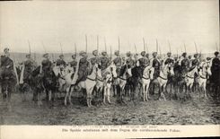 CPA Militaria Les Spahis saluent du sabre le drapeau qui passe