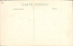 VINTAGE POSTCARD Militaria Soldats Algerian dissimulate behind a car