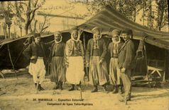 CPA Militaria Marseille Exposition coloniale Campement de types Yahis Algeriens