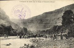 VINTAGE POSTCARD Militaria the feeding trough of Spahis in the throats of Kassasseria Morocco