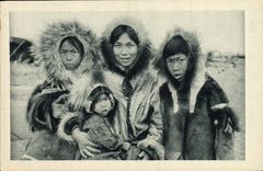 CPA Polaire En famille Chez les Esquimaux du detroit de Behring Alaska