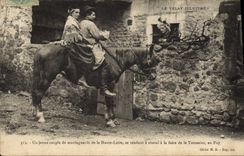 VINTAGE POSTCARD Folklore Velay a young going couple of mountain dwellers of the High Loire has horse with the fair of All Saints' day in Puy