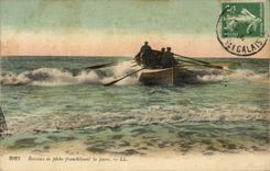CPA Peche Bateaux de peche franchissant la passe