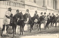 CPA Militaria Marseille Exposition coloniale Spahis escortant le roi du Cambodge