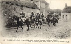 CPA Militaria Ribecourt Une patrouille de Spahis Marocains
