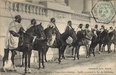 CPA Militaria Marseille Exposition coloniale Spahis escortant le roi du Cambodge