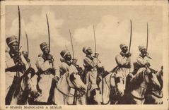 CPA Militaria Spahis Marocains a Senlis