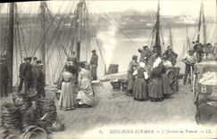 CPA Peche Boulogne sur Mer L'arrivee du poisson