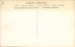 CPA Militaria Les Spahis saluent du sabre le drapeau qui passe