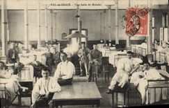 Postal Val de Grâce una sala de enfermos