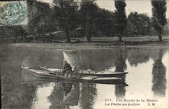 CPA Bateau Les bords de la Marne La peche au goujon