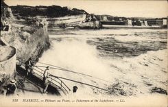 CPA Biarritz Pecheurs au phare 