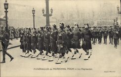 CPA Mort Funerailles du Marechal Foch Les Highlanders