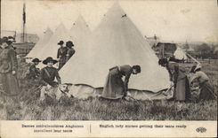 CPA Sante Militaria Dames ambulancieres anglaises installant leur tente
