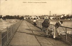 Postal Pesca Pecador Vichy Pecadores tiene la línea sobre la pasarela