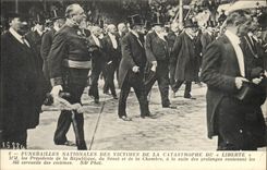 CPA Mort Funerailles des victimes de la catastrophe du Liberte MM les Presidents de la Republique du Senat et de la Chambre 